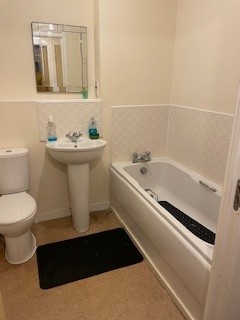 2 bedroom Flat to let in Saxthorpe Road, Hamilton, Leicester, LE5