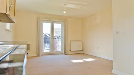 2 bedroom Flat to let in Saxthorpe Road, Hamilton, Leicester, LE5