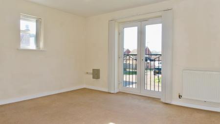 2 bedroom Flat to let in Saxthorpe Road, Hamilton, Leicester, LE5