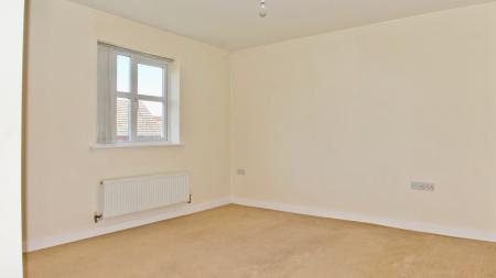 2 bedroom Flat to let in Saxthorpe Road, Hamilton, Leicester, LE5