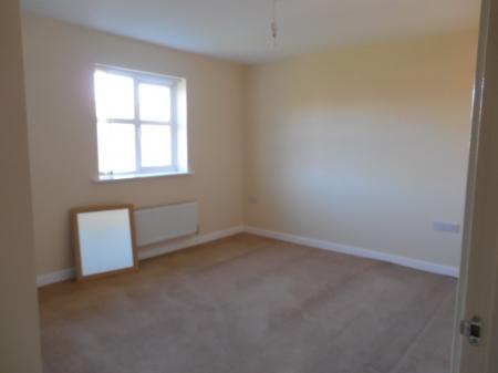 2 bedroom Flat to let in Saxthorpe Road, Hamilton, Leicester, LE5