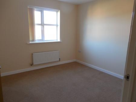 2 bedroom Flat to let in Saxthorpe Road, Hamilton, Leicester, LE5