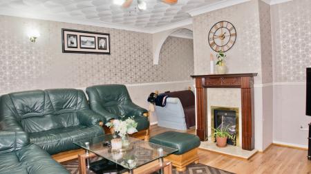 4 bedroom Terraced House for sale in Ledbury Green, Beaumont leys, Leicester, LE4