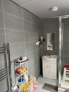 3 bedroom Flat to let in Bushby Road, Humberstone, Leicester, LE5