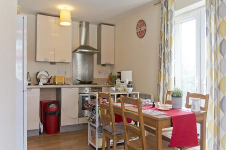 2 bedroom Flat to let in Brompton Road, Hamilton, Leicester, LE5
