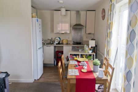 2 bedroom Flat to let in Brompton Road, Hamilton, Leicester, LE5