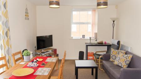 2 bedroom Flat to let in Brompton Road, Hamilton, Leicester, LE5