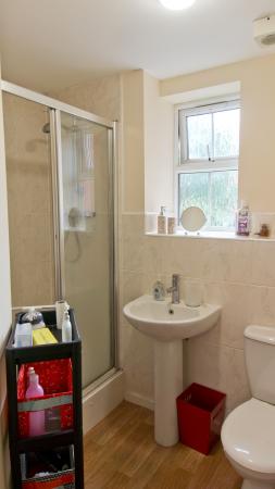 2 bedroom Flat to let in Brompton Road, Hamilton, Leicester, LE5