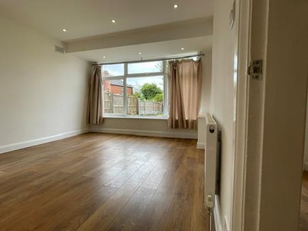 3 bedroom Bungalow to let in Pinetree Avenue, Leicester, LE5