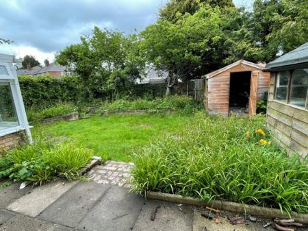 3 bedroom Bungalow to let in Pinetree Avenue, Leicester, LE5