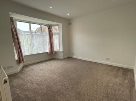 3 bedroom Bungalow to let in Pinetree Avenue, Leicester, LE5