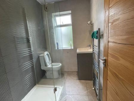 3 bedroom Bungalow to let in Pinetree Avenue, Leicester, LE5