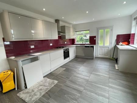 3 bedroom Bungalow to let in Pinetree Avenue, Leicester, LE5