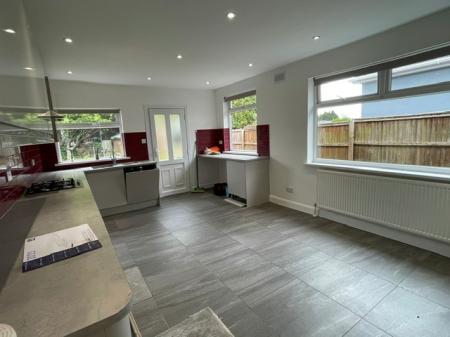 3 bedroom Bungalow to let in Pinetree Avenue, Leicester, LE5