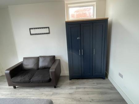 2 bedroom Flat to let in Melton Road, Leicester, LE4