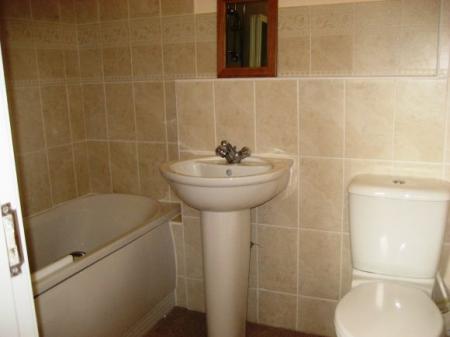 2 bedroom Flat to let in Halfpenny Close, Birstall, Leicester, LE4