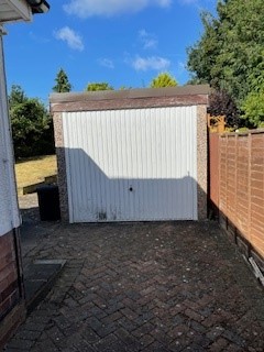2 bedroom Bungalow to let in Lowcroft Drive, Oadby, Leicester, LE2
