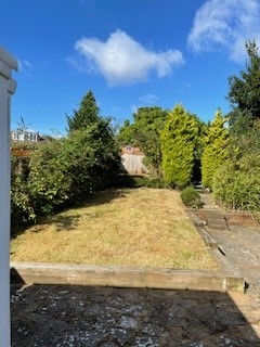 2 bedroom Bungalow to let in Lowcroft Drive, Oadby, Leicester, LE2