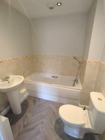 2 bedroom Flat to let in Olsen Rise, Bunkers Hill, Lincoln, LN2