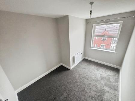 2 bedroom Flat to let in Olsen Rise, Bunkers Hill, Lincoln, LN2