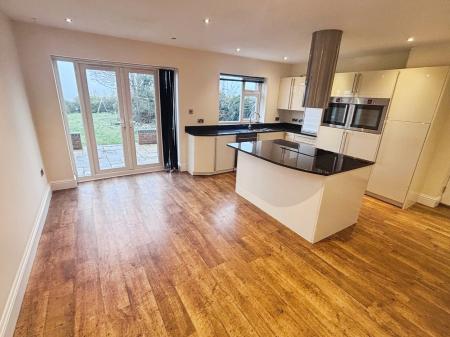 4 bedroom Semi-detached house to let in Burton Road, Lincoln, LN1