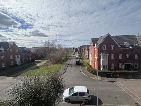 4 bedroom Town house to let in Flaxley Road, Bunkers Hill, LN2