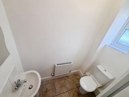 4 bedroom Town house to let in Flaxley Road, Bunkers Hill, LN2