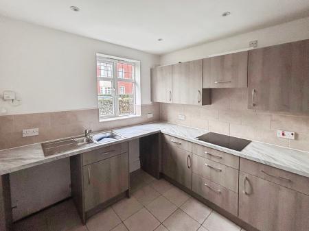 4 bedroom Town house to let in Flaxley Road, Bunkers Hill, LN2