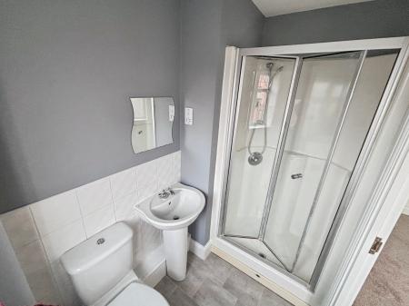 4 bedroom Town house to let in Flaxley Road, Bunkers Hill, LN2