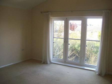 2 bedroom Flat to let in Manton Road, Lincoln, LN2