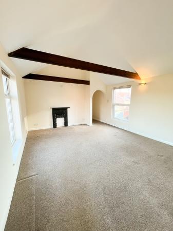 2 bedroom Flat to let in High Street, Saxilby, LN1