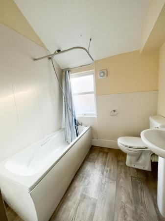 2 bedroom Flat to let in High Street, Saxilby, LN1