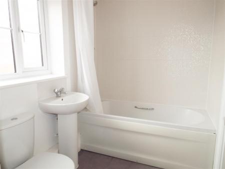 2 bedroom Flat to let in Buttercup Way, Roman Fields, Witham St Hughs, LN6