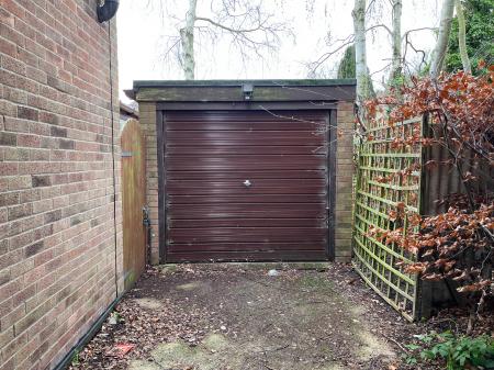 3 bedroom Semi-detached house to let in Wigsley Road, Birchwood, LN6