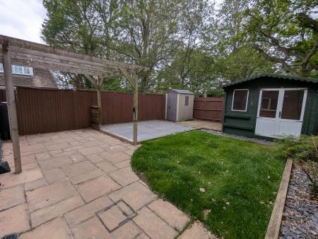 4 bedroom Detached house to let in Beechcroft Close, South Hykeham, LN6