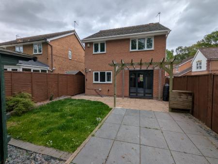 4 bedroom Detached house to let in Beechcroft Close, South Hykeham, LN6