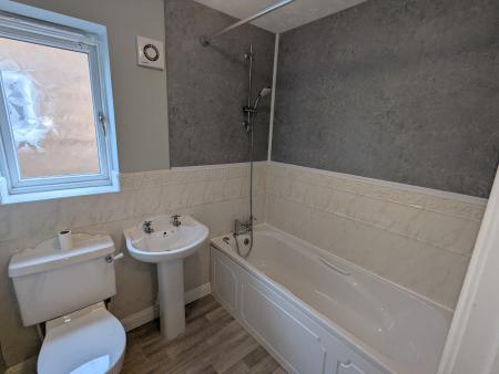 4 bedroom Detached house to let in Beechcroft Close, South Hykeham, LN6