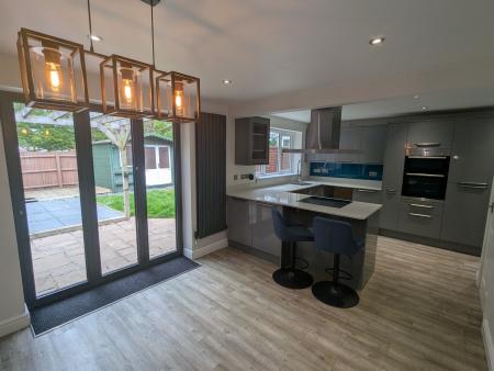 4 bedroom Detached house to let in Beechcroft Close, South Hykeham, LN6