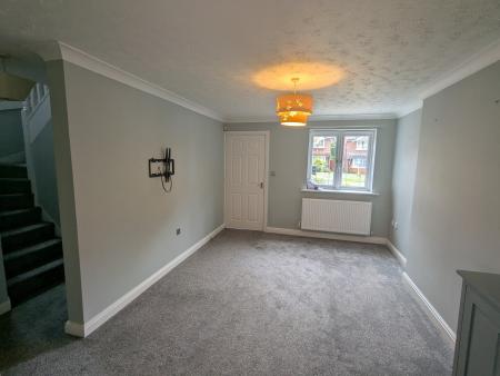 4 bedroom Detached house to let in Beechcroft Close, South Hykeham, LN6