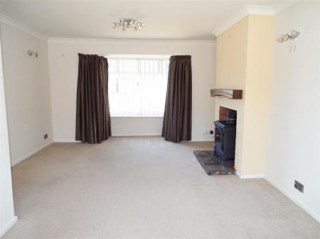 3 bedroom Semi-detached house to let in Matlock Drive, North Hykeham, LN6