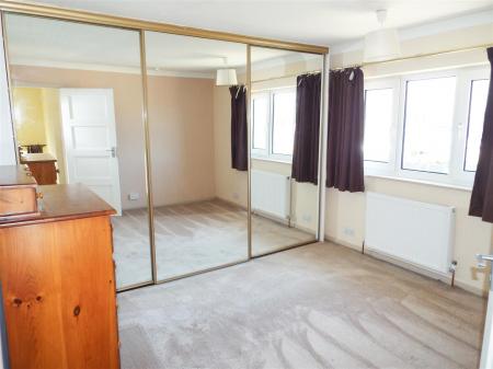 3 bedroom Semi-detached house to let in Matlock Drive, North Hykeham, LN6