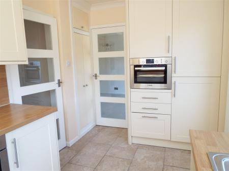 3 bedroom Semi-detached house to let in Matlock Drive, North Hykeham, LN6
