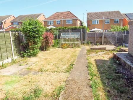 3 bedroom Semi-detached house to let in Matlock Drive, North Hykeham, LN6
