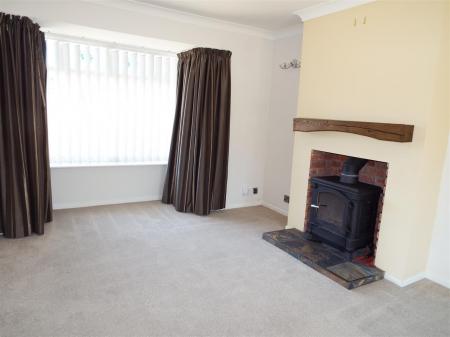 3 bedroom Semi-detached house to let in Matlock Drive, North Hykeham, LN6