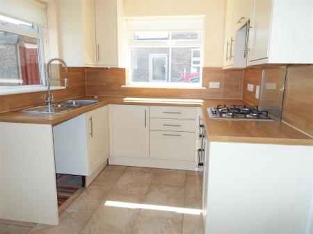 3 bedroom Semi-detached house to let in Matlock Drive, North Hykeham, LN6