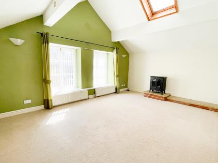 2 bedroom Barn Conversion to let in High Street, Waddington, LN5