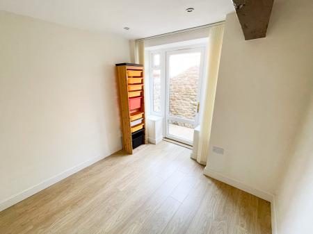 2 bedroom Barn Conversion to let in High Street, Waddington, LN5