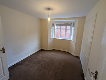 2 bedroom Flat to let in Flaxley Road, Bunkers Hill, Lincoln, LN2
