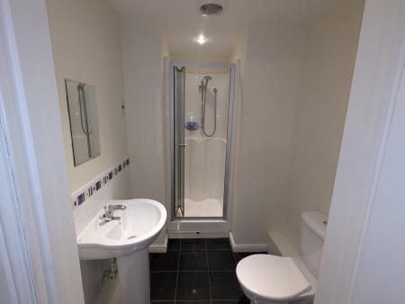 2 bedroom Flat to let in Flaxley Road, Bunkers Hill, Lincoln, LN2