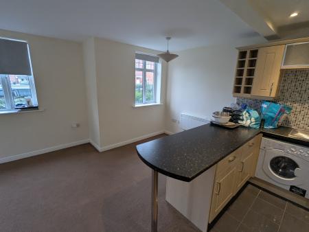 2 bedroom Flat to let in Flaxley Road, Bunkers Hill, Lincoln, LN2